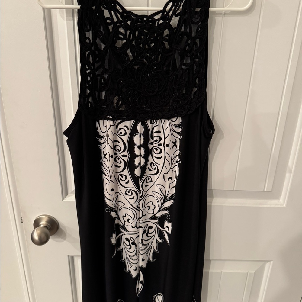 Kim Rogers Black and White Patterned Garment